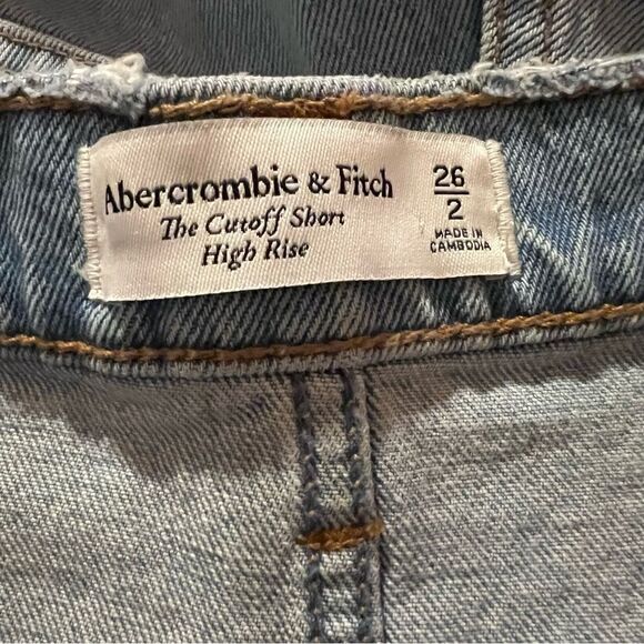 Abercrombie & Fitch Denim Distressed High Rise Short size 26/2 - Picture 3 of 4